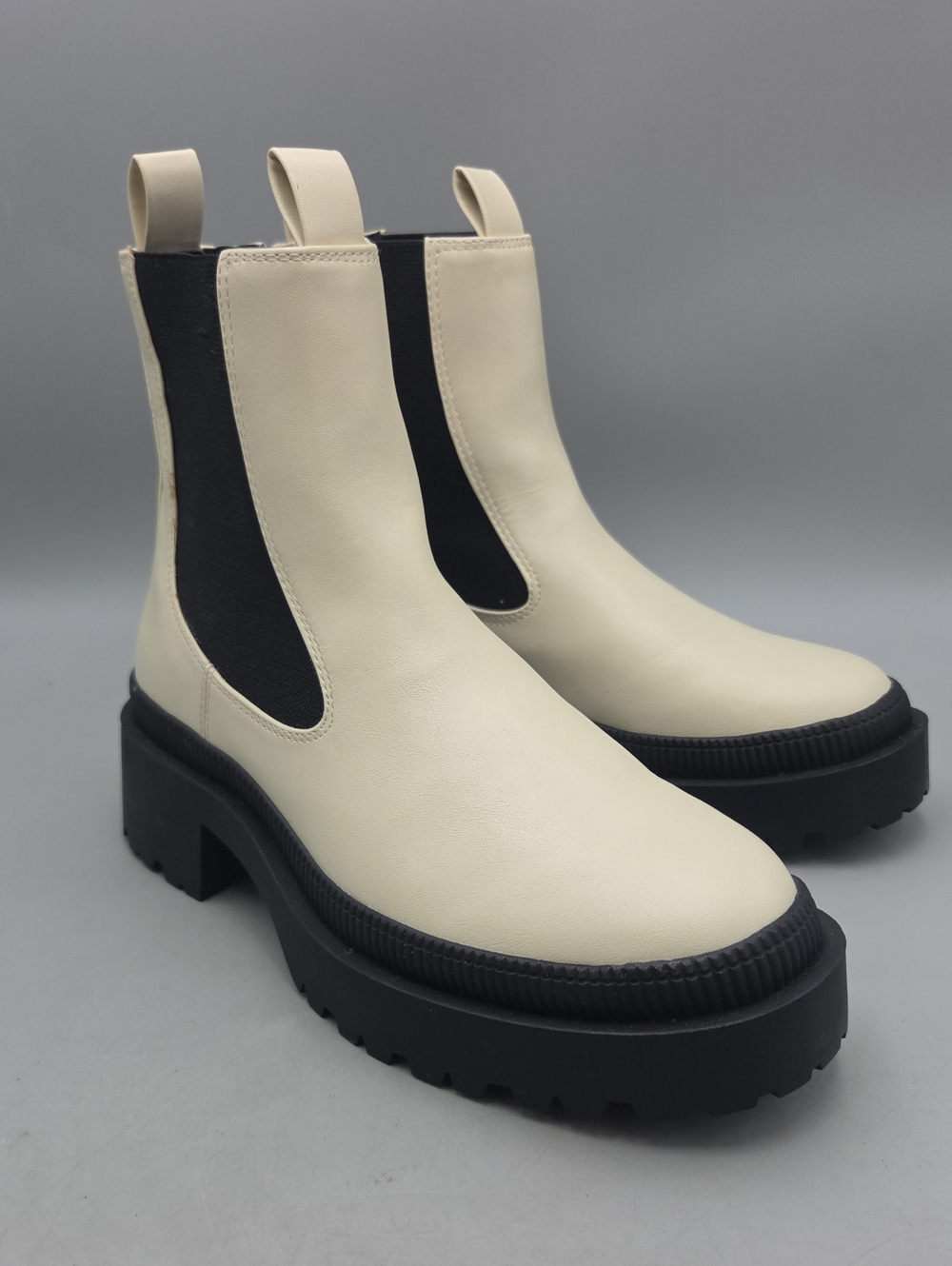 BCBGENERATION Womens Cream 1" Platform Marie Round Toe Block Heel Chelsea 7.5 M